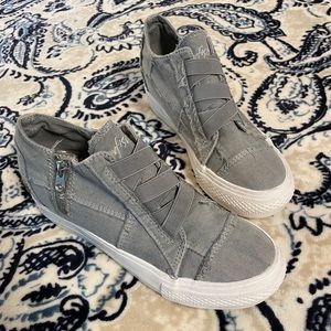 Blowfish gray platforms!